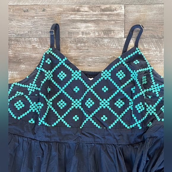 Maxi dress with adjustable spaghetti straps and elastic back. - Picture 2 of 6